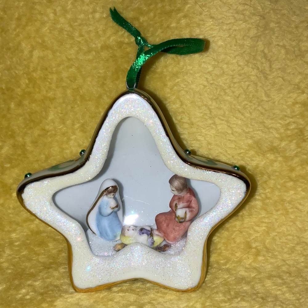 Apple Circle Nativity Scene Star Christmas Ornament‎ Ceramic Glitter Gold Trim